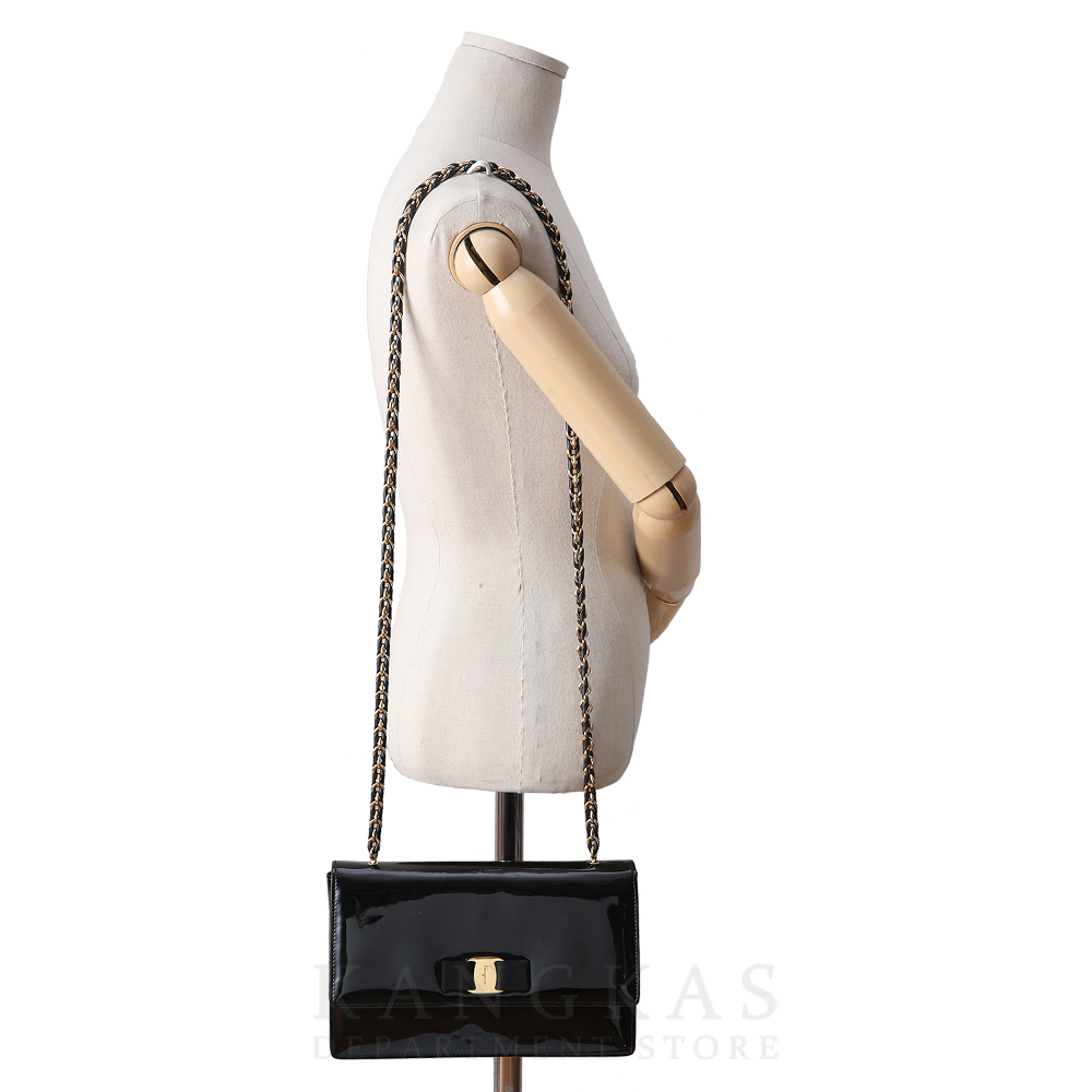 FERRAGAMO(USED)페레가모 페이던트 바라리본 체인 숄더백